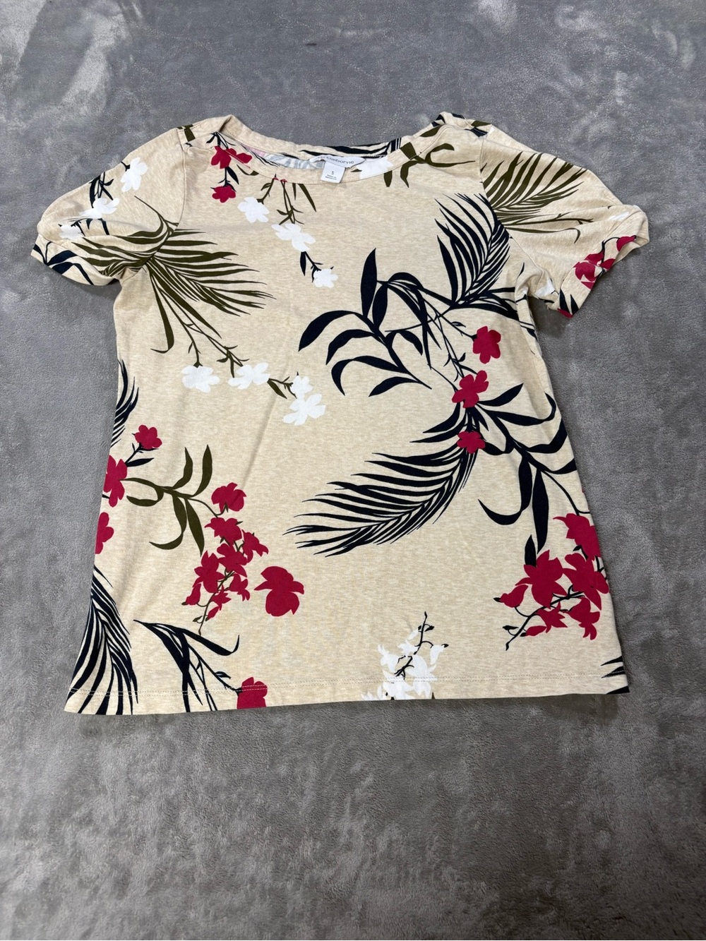 Liz Claiborne Beige Floral Short Sleeve Tee with Red & Olive Accents